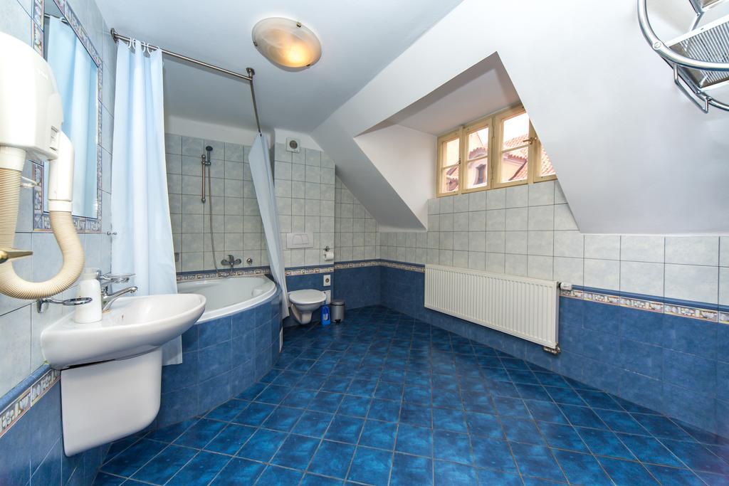 Hostel Mango Прага Экстерьер фото