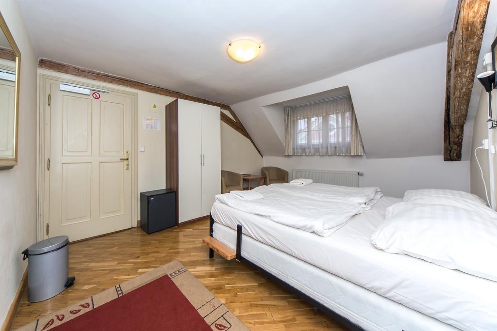 Hostel Mango Прага Экстерьер фото