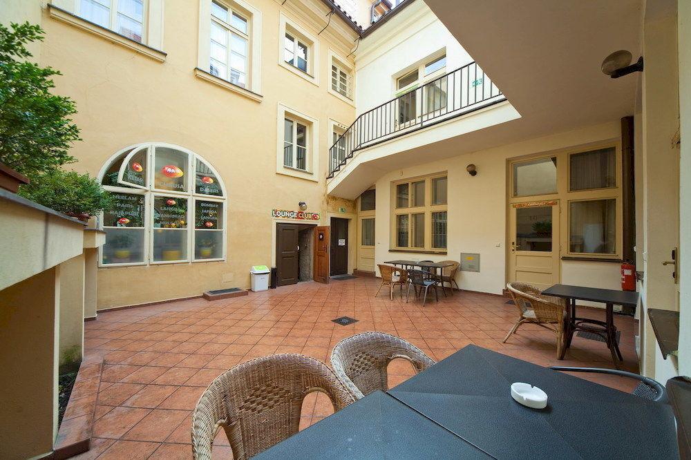 Hostel Mango Прага Экстерьер фото